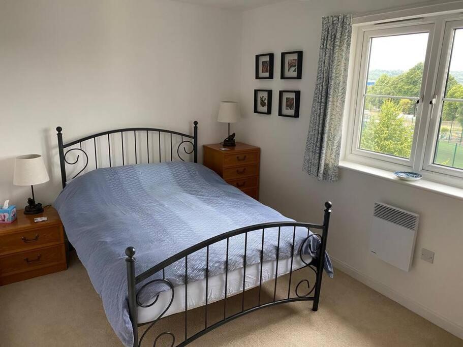 Beautiful River Views: 2 Bed / 2 Bath Modern Flat Apartamento