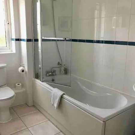 Beautiful River Views: 2 Bed / 2 Bath Modern Flat Cardiff Exterior photo
