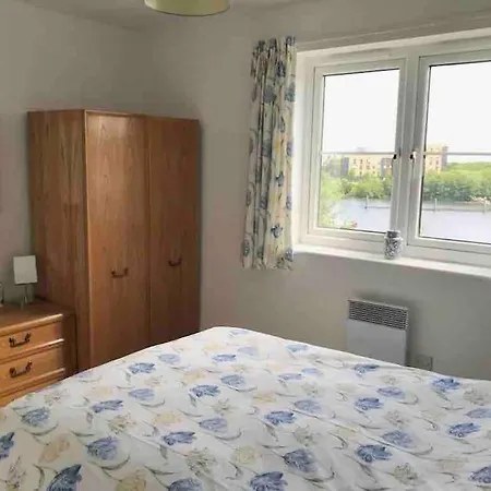 Beautiful River Views: 2 Bed / 2 Bath Modern Flat Cardiff Exterior photo