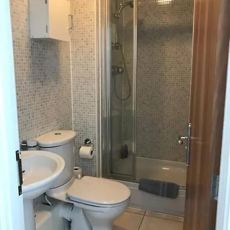 Beautiful River Views: 2 Bed / 2 Bath Modern Flat Cardiff Exterior photo