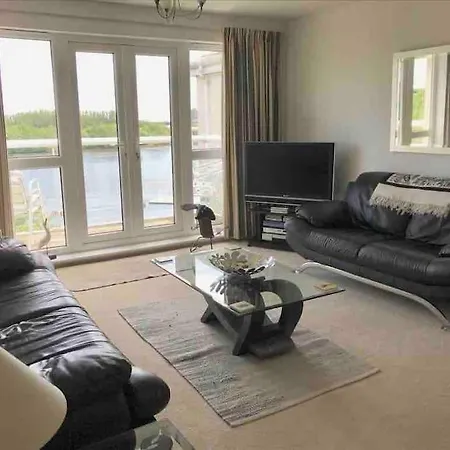 Beautiful River Views: 2 Bed / 2 Bath Modern Flat Cardiff Exterior photo